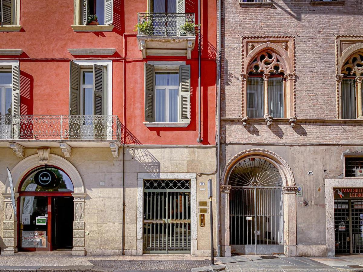Tra Piazza Erbe E Piazza Bra Raffinata Maison Hotel Verona Kültér fotó
